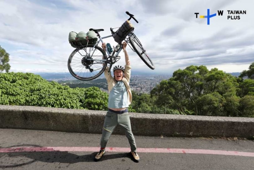 單車行腳遊記《The Bikeman in Taiwan》由資深導演尼爾斯歐勒拉斯穆森跨海來台主持。（圖／TaiwanPlus提供）