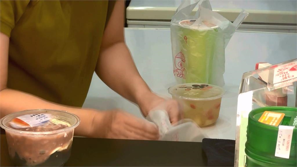 塑膠袋之亂店家出奇招！　豆花店推自備袋送「高麗菜」
