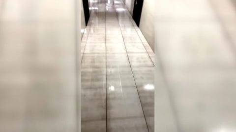 南港小彎社宅漏水嚇壞住戶　外牆噴水議員諷「尿尿小童」