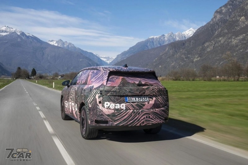 三排電動 SUV 瞄準 2026 上市，&Scaron;koda Peaq 現身測試