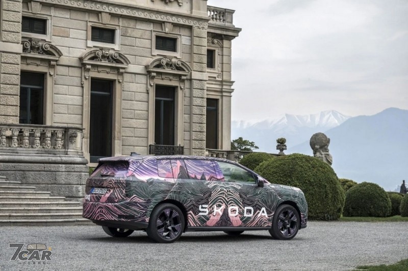 三排電動 SUV 瞄準 2026 上市，&Scaron;koda Peaq 現身測試