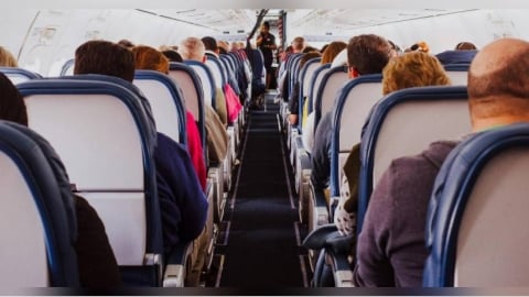 搭長途飛機好難坐!內行人分享「1招超有用」:睡著不會腰酸背痛腿疼