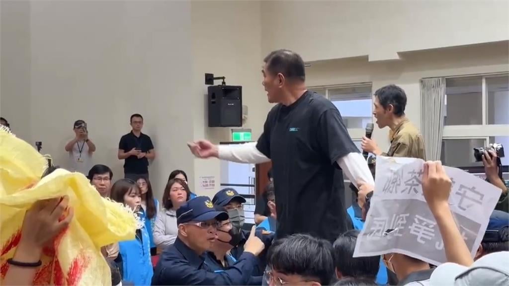 再撒茶葉抗議！　南投焚化爐環評「設攔截網」仍擋不住怒火