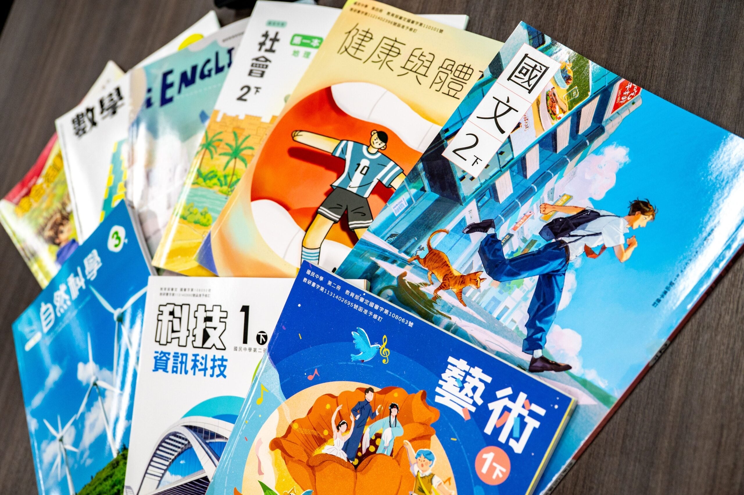 19.6萬學生受惠！桃園國中小學生教科書免費115學年度上路