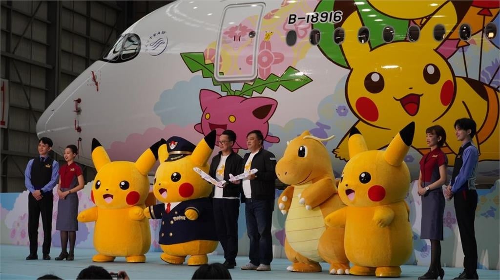 快新聞／可愛爆擊！華航發表第2架「皮卡丘彩繪機」　13隻神奇寶貝陪你翱翔天際