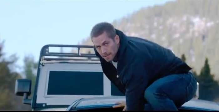 保羅沃克車禍身亡時還在拍攝《玩命關頭7》,劇組請來保羅的弟弟擔任替身,藉由電腦CG特效讓保羅他在片中「復活」。(圖/翻攝自YT)