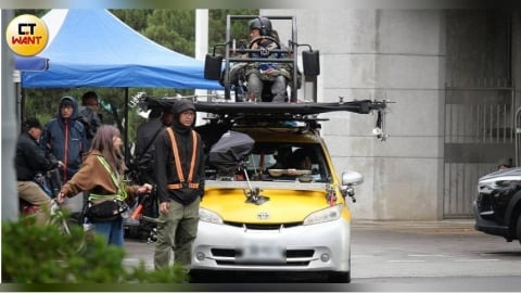 車頂上的駕駛2/蓋兒加朵挺5月肚拍片 蓋綠布變身女超人