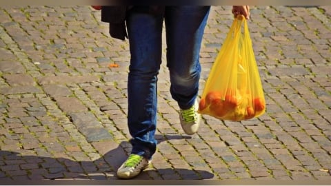 塑膠袋之亂！國外免費拿台灣卻限塑　網炸鍋：差太多