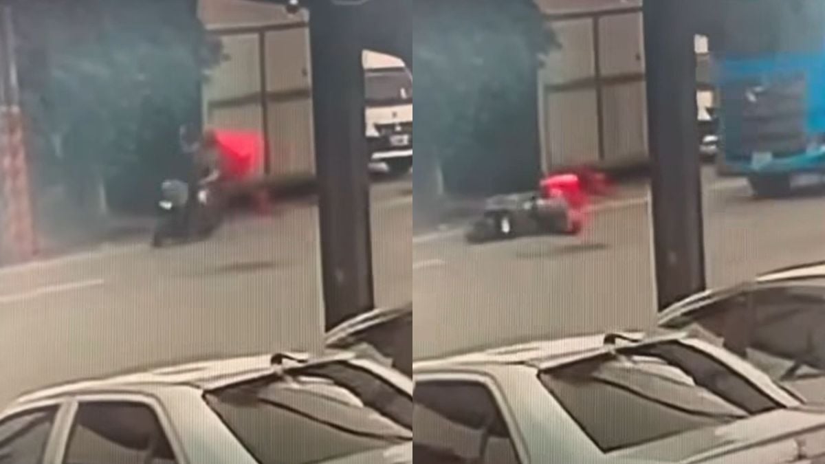 圖/外送員騎車行經環中東路時,突在路中倒地,隨後遭後方水泥預拌車輾壓。(翻攝 靠北違規 臉書)