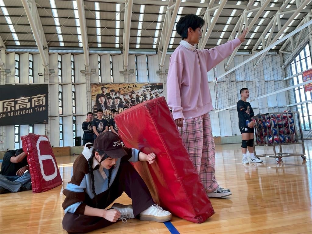 《綜藝新時代》阿本爬巨大味噌桶！阿翔掌握球隊、籃籃被排球狂擊中尖叫