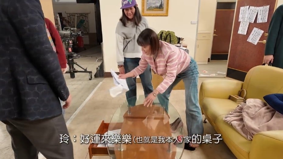 《豆腐媽媽》片場驚見「前世遺物」！蘇晏霈翻出侯怡君「留下這一物」網笑翻