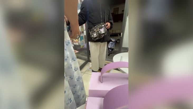 煞到女員工！男衝甜點店找人示愛送禮　店家怒吼請你離開