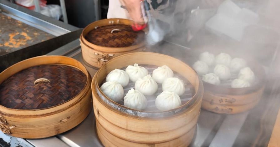 台中湯包「一分熟」腥味衝腦門　民眾吞下肚掛急診、店家致歉願賠償