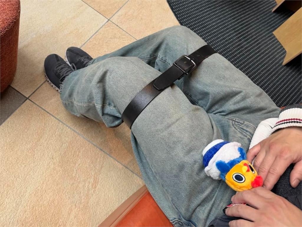 長途飛行久坐超崩潰！神人教「1招」搞定腰痠背痛...過來人推爆：1秒放鬆