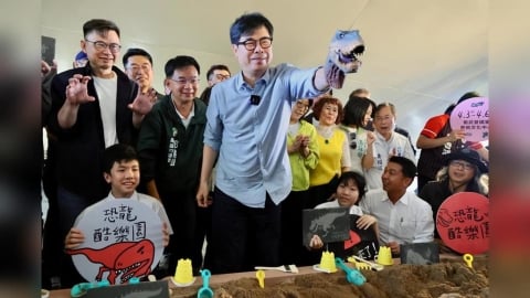 高雄「恐龍酷樂園」盛大開幕　陳其邁：打造具教育意義兒童節體驗