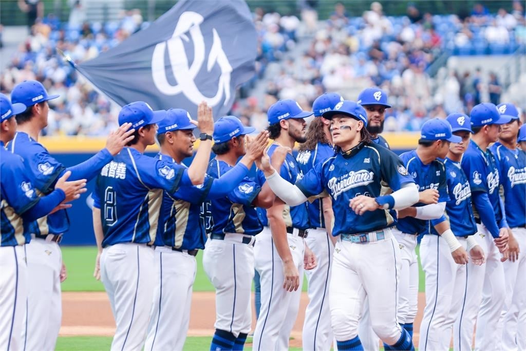 快新聞／侯友宜震撼表態！支持台灣職棒「這支球隊」　現身球場親自力挺