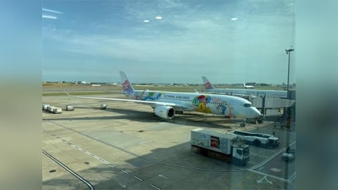 網友搶票衝東京賞櫻 驚喜巧遇華航皮卡丘彩繪機！從機身到枕頭全被萌翻！