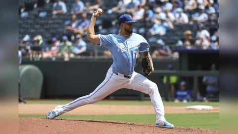 MLB(影)／這投手今天是「人體餵球機」！雙城第9局3轟煙火秀皇家球迷一場惡夢