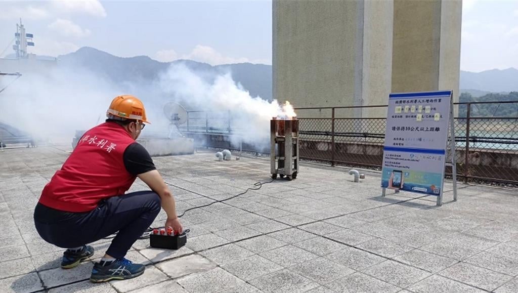 鋒面接力清明連假「泡湯」　週六雨勢最大恐達豪雨等級