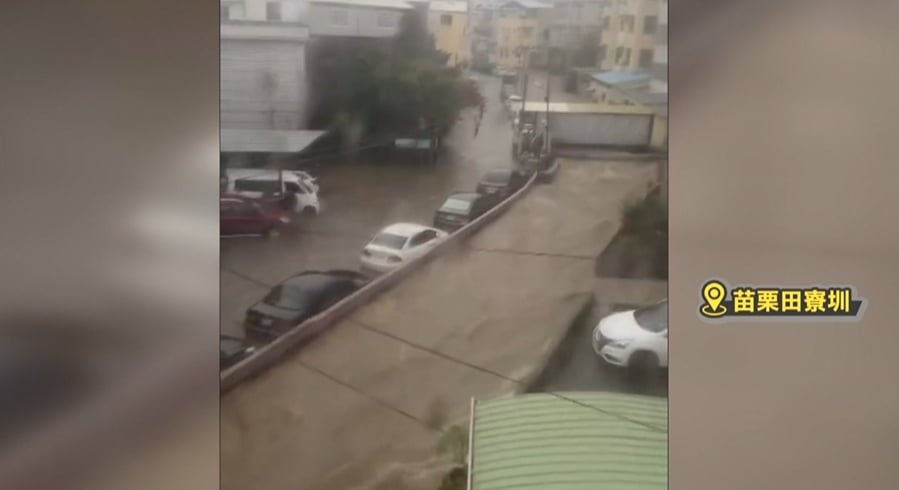 大雨狂炸!苗栗田寮圳暴漲險潰堤 南庄落石崩塌阻通行
