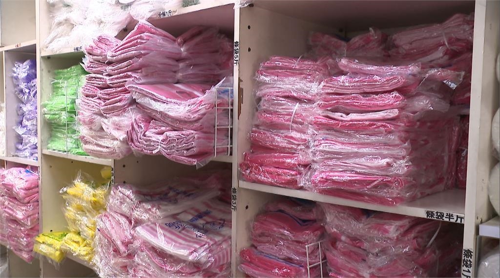 經濟部臨時記者會祭穩定措施! 每月增產5千噸塑膠袋、油價凍漲