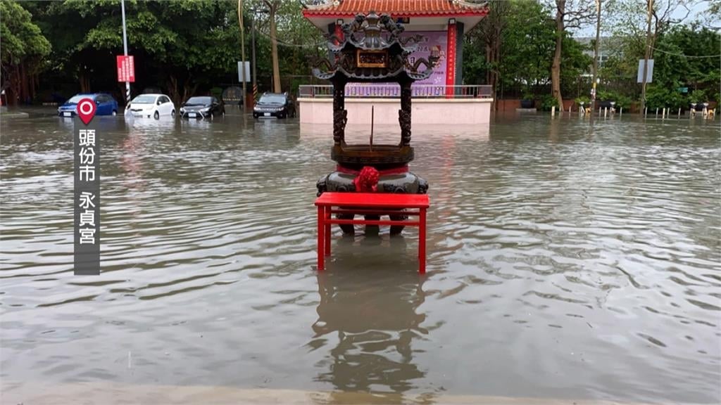 暴雨!苗栗通霄、後龍水成汪洋 永貞宮「香爐泡水」、廟方:從未遇過