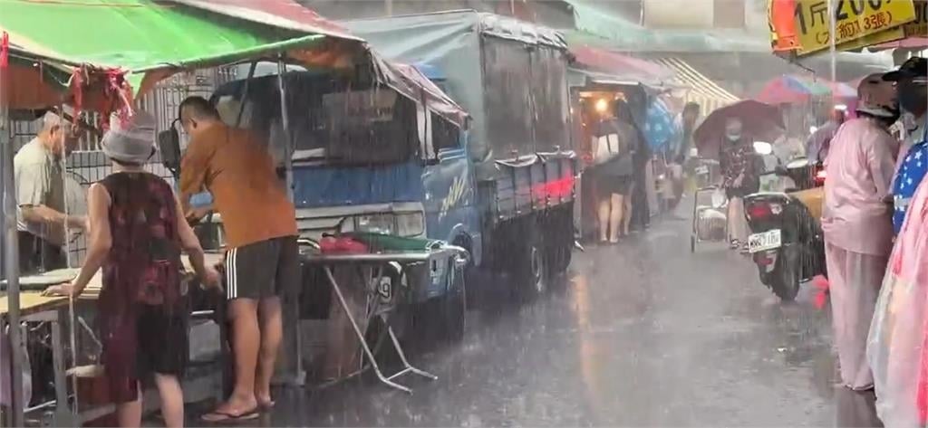 快新聞／鋒面強襲！14縣市豪大雨特報　苗栗、嘉義受災情況曝光