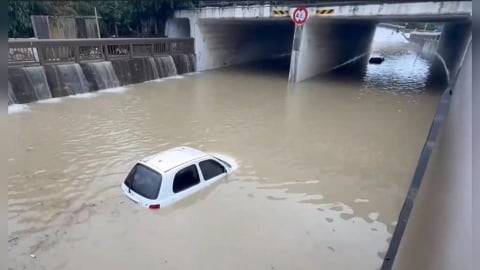 苗栗市新東地下道竟成巨型蓄水池！2車慘遭滅頂