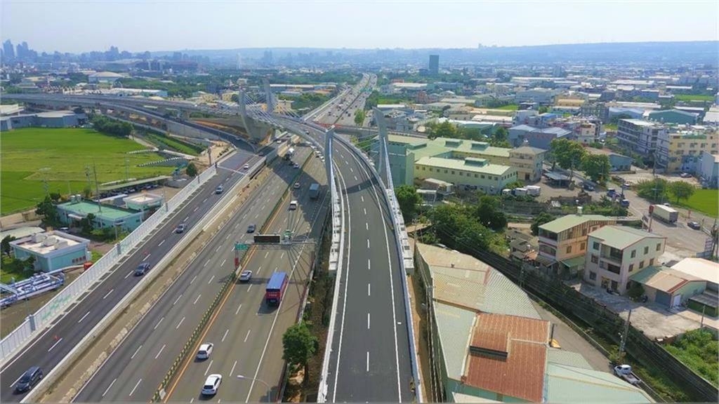 快新聞／連假前兩天「全國車流量」曝光！比平常高30%以上　壅塞路段一次看