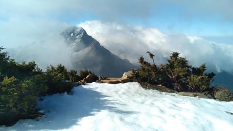 銀白世界!玉山北峰積雪2公分 美景曝光