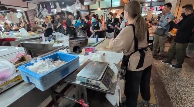 快新聞／高雄驚傳41人食物中毒！疑知名市場春捲出包　衛生局出手了