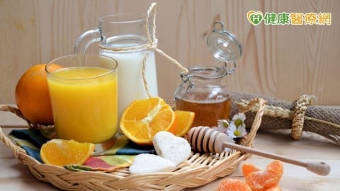 吃藥不能配什麼？葡萄柚、起司、牛奶、咖啡上榜