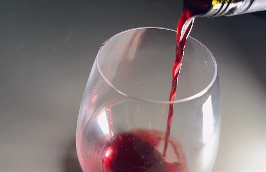 偶爾一兩次「報復性喝酒」沒關係?美研究曝「肝受損風險」恐高3倍!