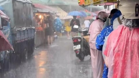 中南部四縣市大雷雨狂轟!鋒面接近各地雨勢不斷 苗栗以南現3字頭高溫