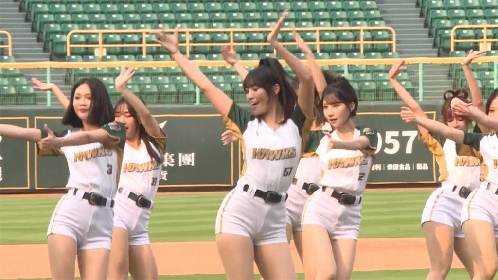 台鋼雄鷹開幕戰「觀賽人次」破紀錄　邁邁化身「最強1號隊友」開球應援