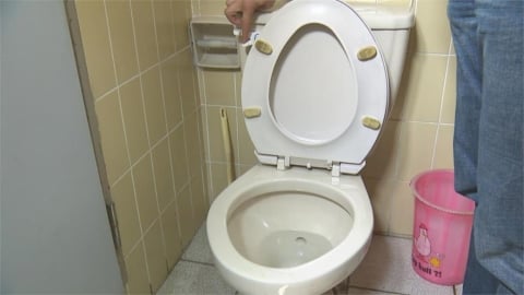 牙刷放馬桶旁竟會沾滿病菌?醫揭5大浴室地雷:天天做這動作恐害感染