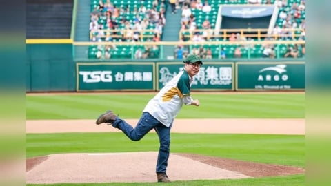 台鋼雄鷹澄清湖主場開幕戰 陳其邁任「開球嘉賓」亮相