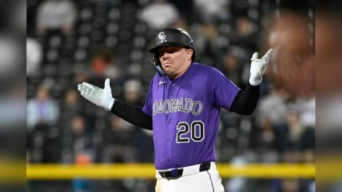 MLB(影)／落磯外野手運氣太好只能聳肩！觸擊短打球停線上！還擊中壘包成二壘安打