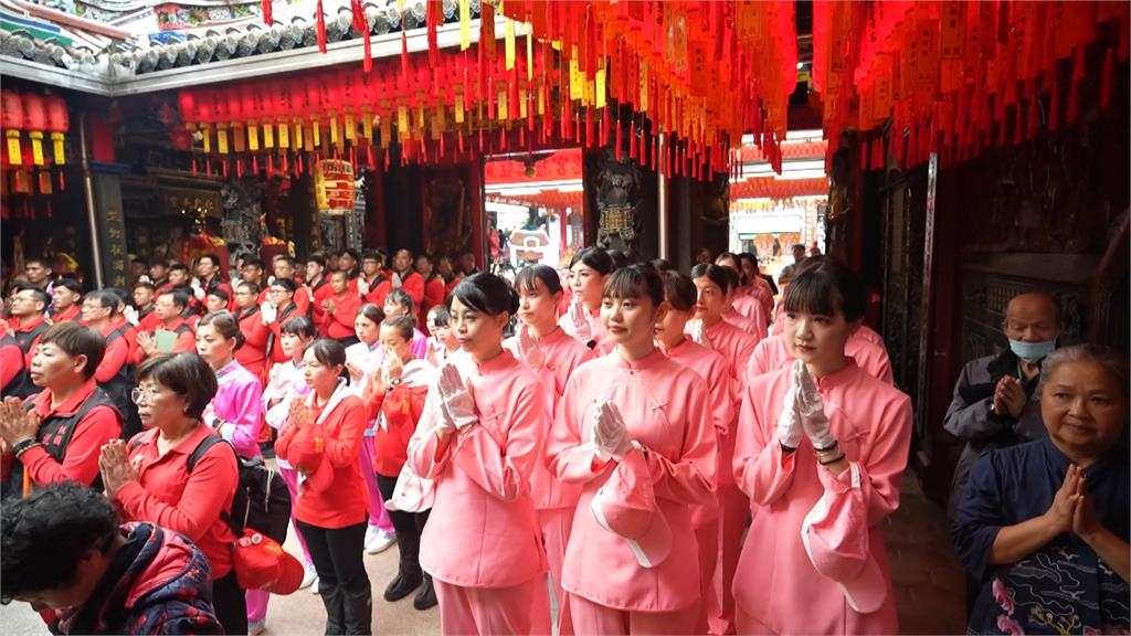 "嬌"點看過來! 桃園龍德宮遶境 "女力大爆發"扶鑾轎