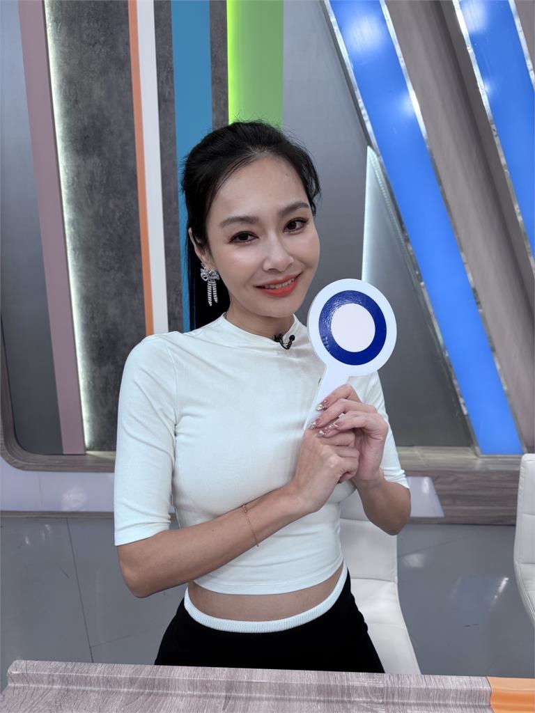 王思佳穿搭亮片沒在怕！當媽後皮膚易發癢、小孩還摳掉裝飾品