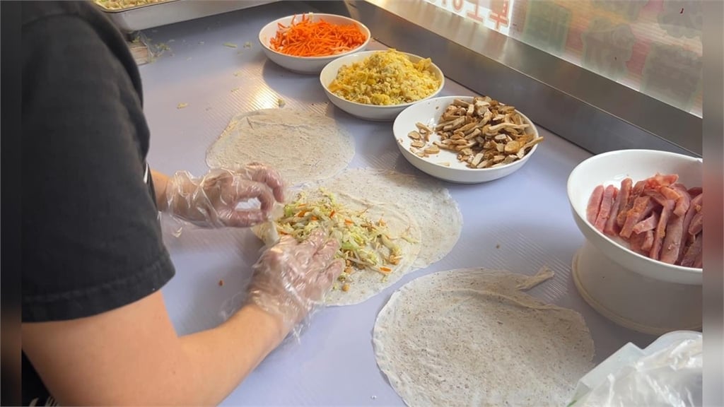 高雄春捲釀百人中毒！他納悶小時候「放6小時吃都沒事」網揭3大食安敗筆