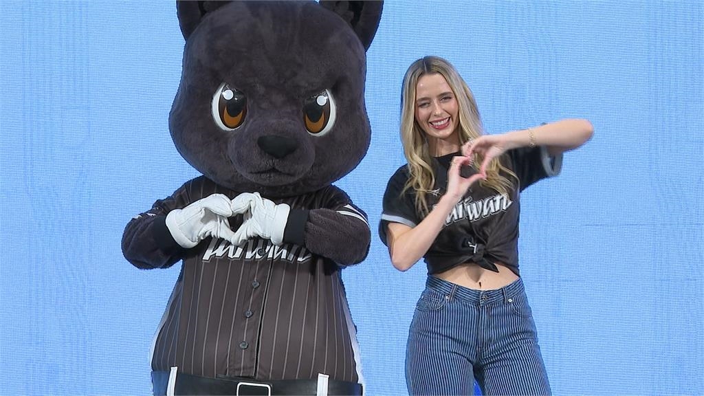 和「歐告」相見歡！　　費嫂大啖台灣美食　最愛甜不辣