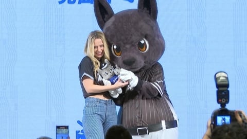 和「歐告」相見歡！　　費嫂大啖台灣美食　最愛甜不辣