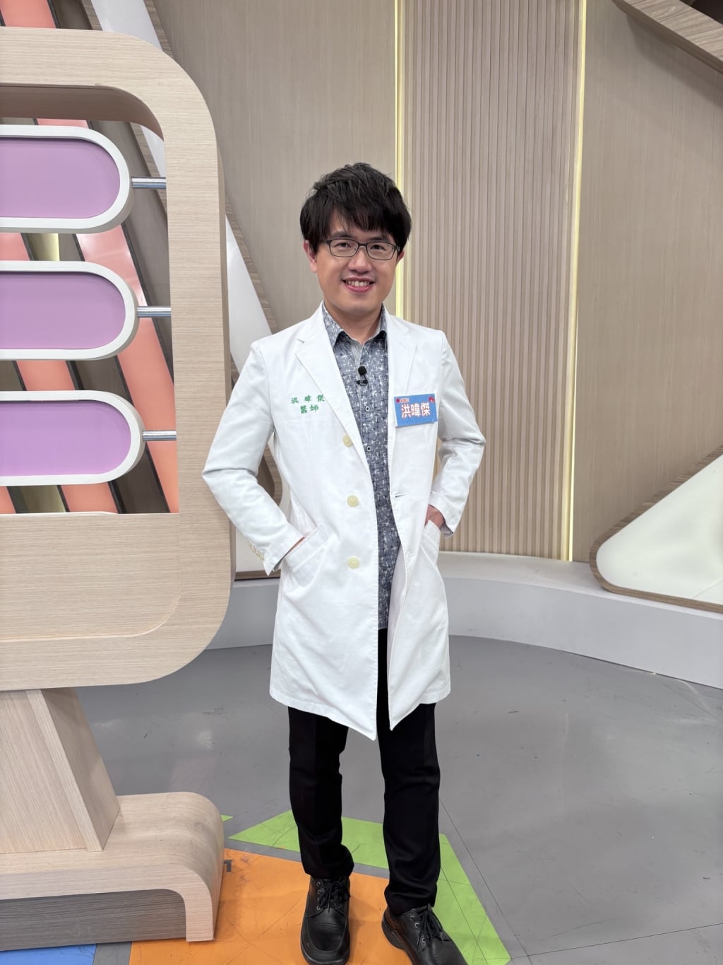 (影)／蔡允潔佩服醫護人員身強體健全年無休？洪暐傑醫生來解答