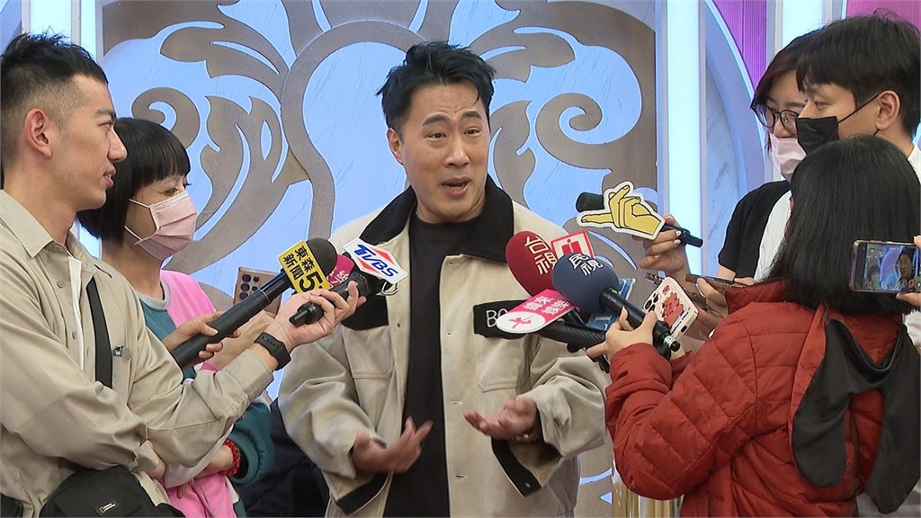 余祥銓240萬特斯拉違停遭噴！搖下車窗「與路人爆衝突」李亞萍急發聲護兒