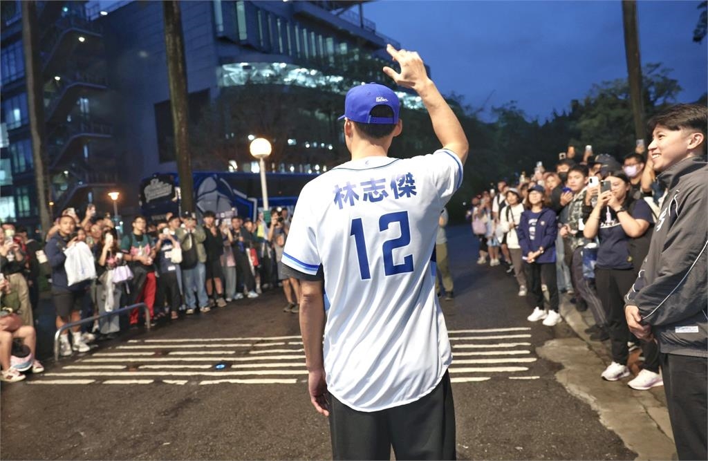 中職／台籃「GOAT」來了！「野獸」林志傑因雨無緣開球  談引退賽：希望別哭太慘
