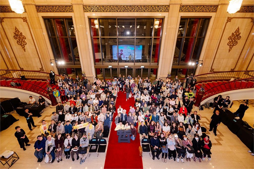 當戲曲國寶遇上世界皇后！唐美雲、妮妃雅首度同台