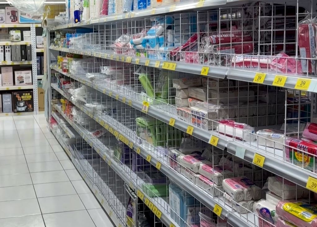 塑膠袋之亂未平！　家樂福祭限購令　經長：總量供應無虞.不要囤貨