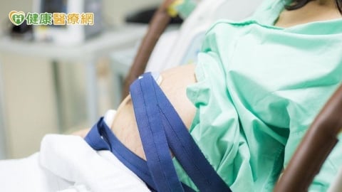  昏迷中產子！她腦梗後失去呼吸功能　跨國醫療救援助脫離呼吸器