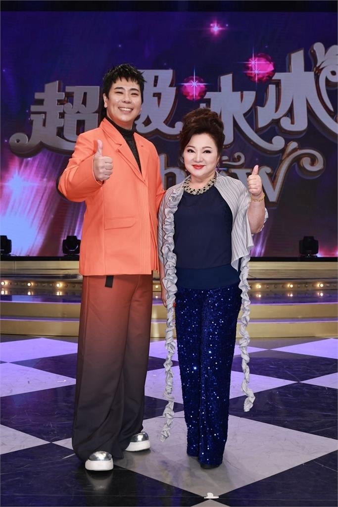 跟往生藝人並列海報開罵！邵大倫受託端一盤紅豆餅跪下向白冰冰「負餅請罪」